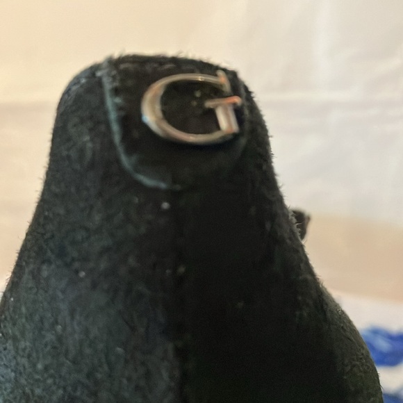 Guess Women’s Black Suede T-Strap 4 1/2” Stiletto Sz 9 Heels-small G on heels - Picture 4 of 13